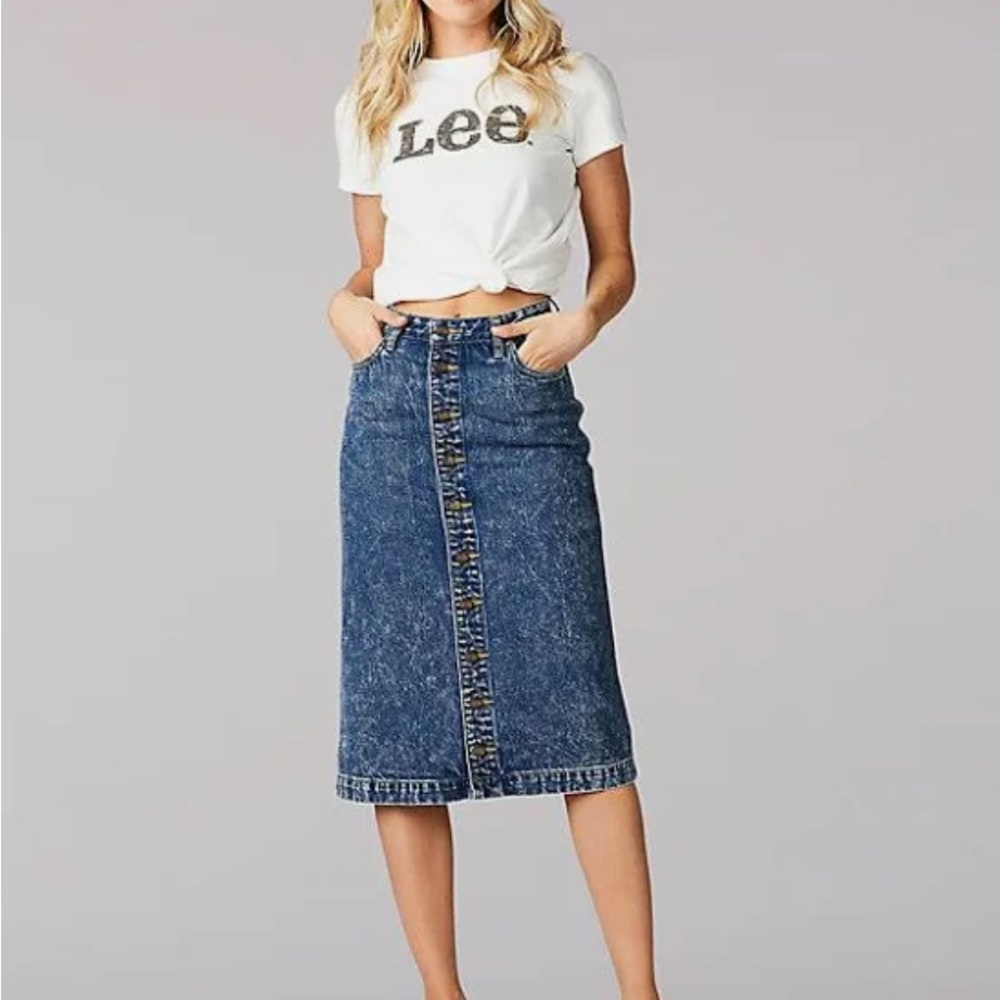 Lee Women's modern vintage midi skirt • size 29/8 • NWOT